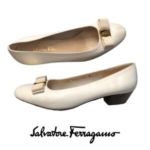 SALVATORE FERRAGAMO Vintage White Gold Bow Low Heels Pumps-Size 10c  🇮🇹